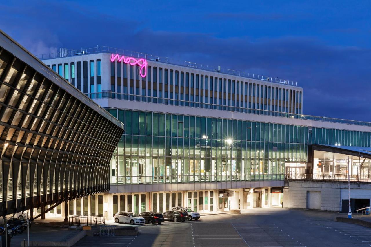 Hotel Moxy Lyon Airport Colombier-Saugnieu Exterior foto