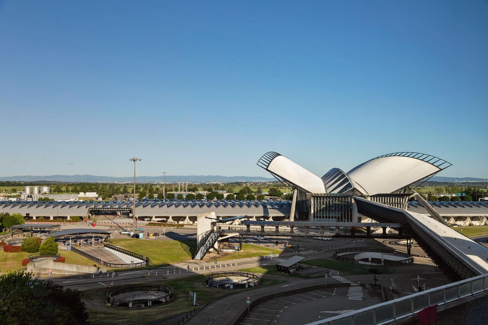 Hotel Moxy Lyon Airport Colombier-Saugnieu Exterior foto